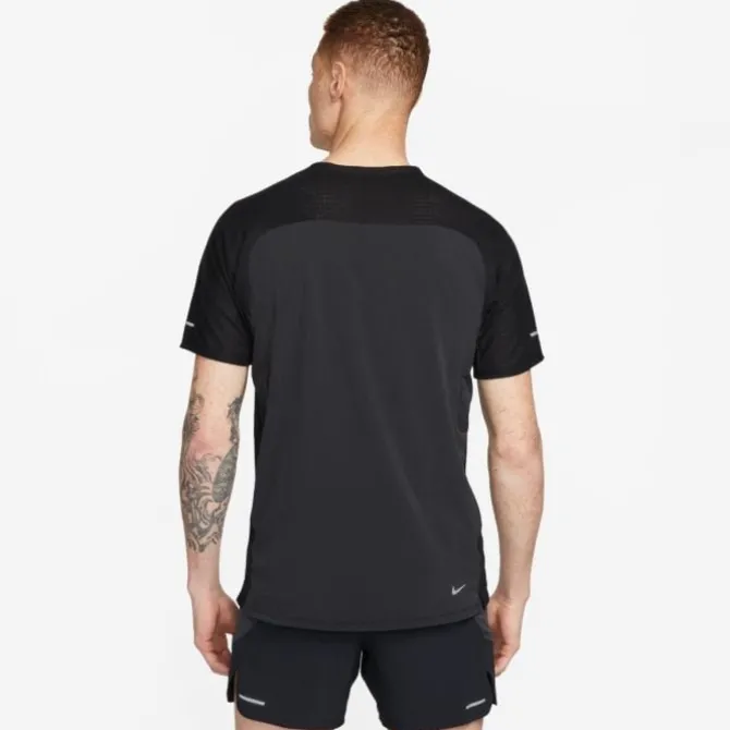 Nike T-paidat Ja Pitkähihaiset^Dri-FIT Solar Chase Short Sleeve Tee Musta