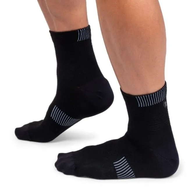 On Sukat | Juoksusukat^Ultralight Mid Sock Musta